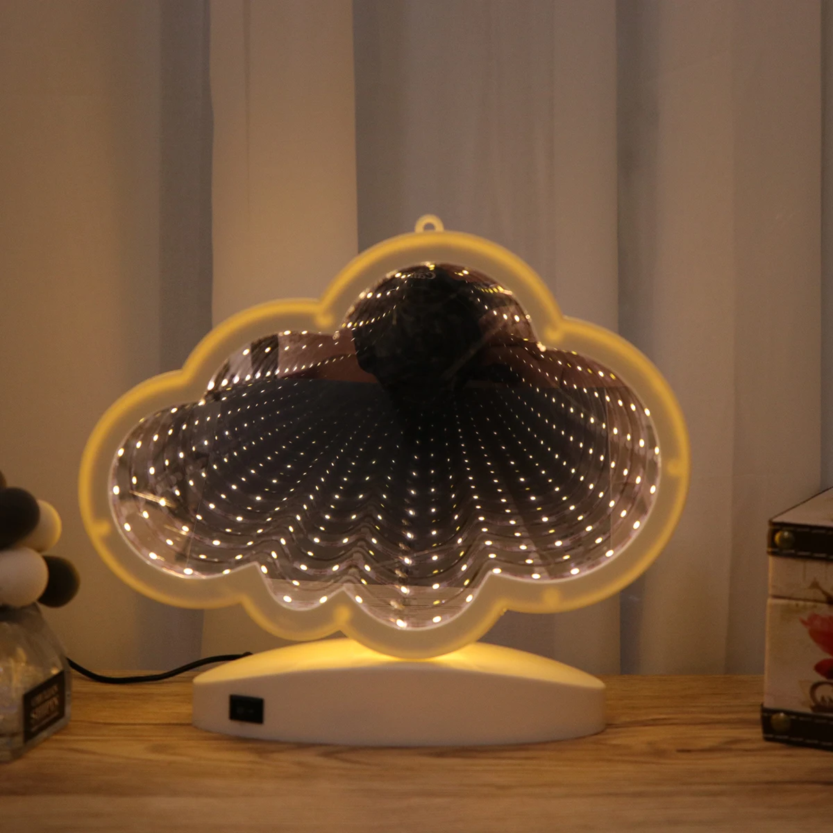USB Tunnel Cloud Shape Lamp 3D Mirror Light Night Light Clear Mirror Surface LED Lights Home Decoration Wedding Party Christmas
USB Tunnel Cloud Shape Lamp 3D Mirror Light Night Light Clear Mirror Surface LED Lights Home Decoration Wedding Party Christmas