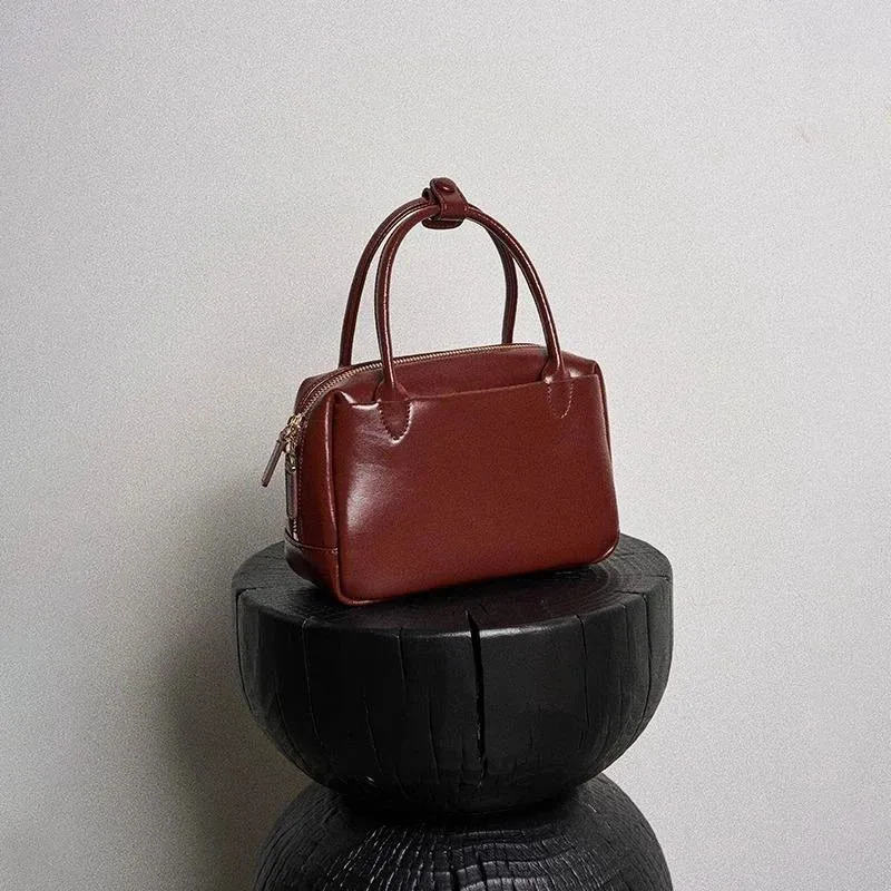 Female Retro Cowhide Handbags Natural Cow Genuine Leather Fashion Women High Quality Shoulder Bag Luxury Designer Crossbody Bags
Female Retro Cowhide Handbags Natural Cow Genuine Leather Fashion Women High Quality Shoulder Bag Luxury Designer Crossbody Bags