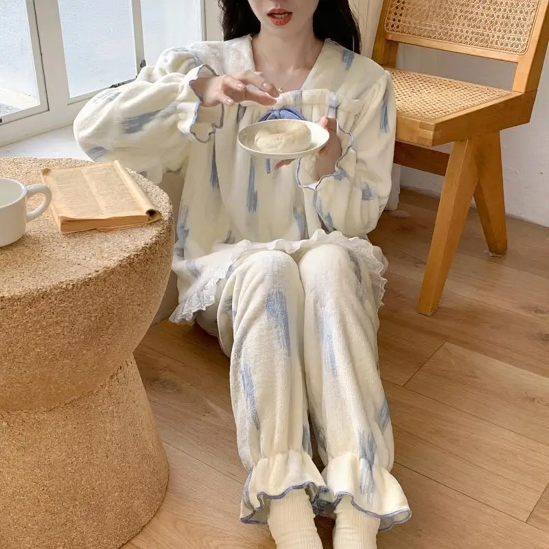 Winter Women's Pajama Set Sweet Princess Style Nightwear New Minimalist Fleece-Lined Homewear Keep Warm Coral Fleece Sleepwear
Winter Women's Pajama Set Sweet Princess Style Nightwear New Minimalist Fleece-Lined Homewear Keep Warm Coral Fleece Sleepwear