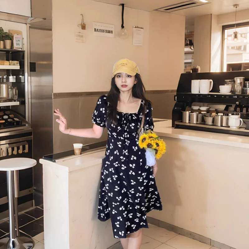 Plus size, summer girl looks slimmer with a covered belly floral dress and pear shaped figure 3415
Plus size, summer girl looks slimmer with a covered belly floral dress and pear shaped figure 3415