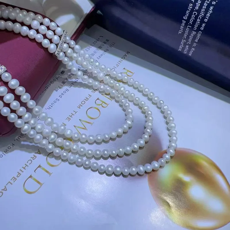 White Pearl Necklace Elegant and Exquisite Multi-layer Necklace This Length Looks Even Better Paired with a Base Shirt or Sweate
White Pearl Necklace Elegant and Exquisite Multi-layer Necklace This Length Looks Even Better Paired with a Base Shirt or Sweate