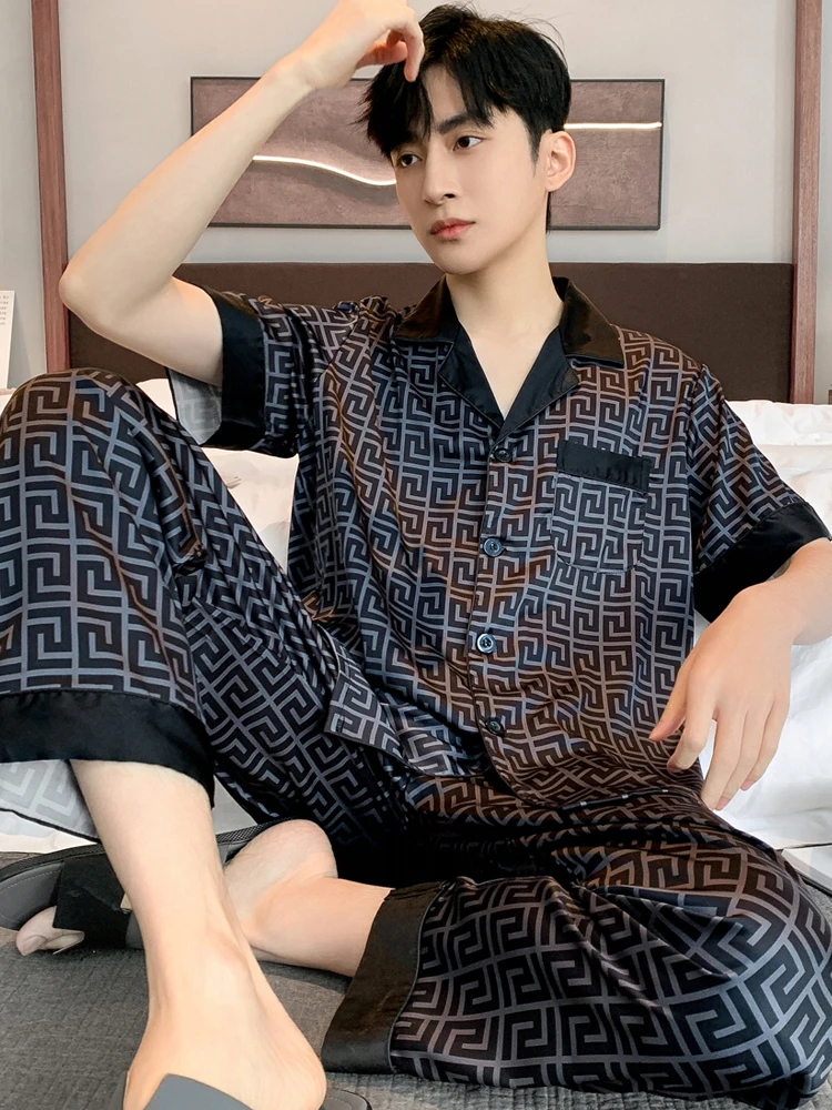 New Ice Silk Spwear ort Sve Men's Casual Home Clothes Thin Simulated Silk Cardigan Mid-Youth Summer Home Suit
New Ice Silk Spwear ort Sve Men's Casual Home Clothes Thin Simulated Silk Cardigan Mid-Youth Summer Home Suit