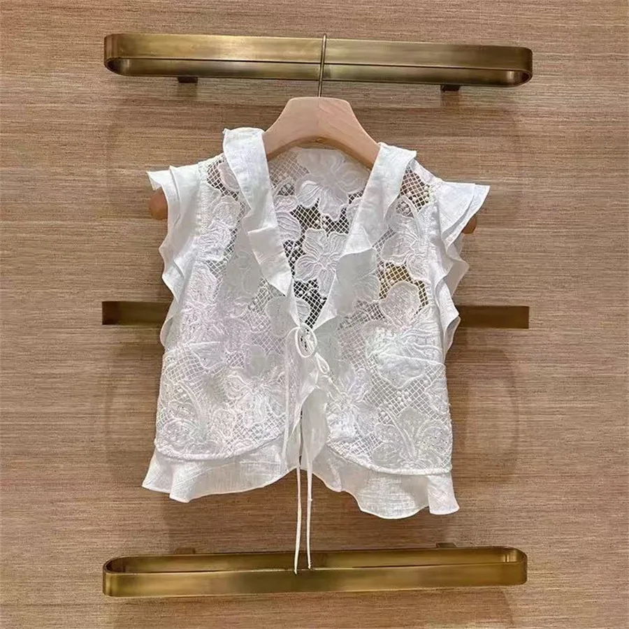 Romantic Lace Floral Embellished Blouse V-Neck Tie Sleeveless Top French Style Loose Fit Cotton Spring Summer Fashion Ladies'...
Romantic Lace Floral Embellished Blouse V-Neck Tie Sleeveless Top French Style Loose Fit Cotton Spring Summer Fashion Ladies'...