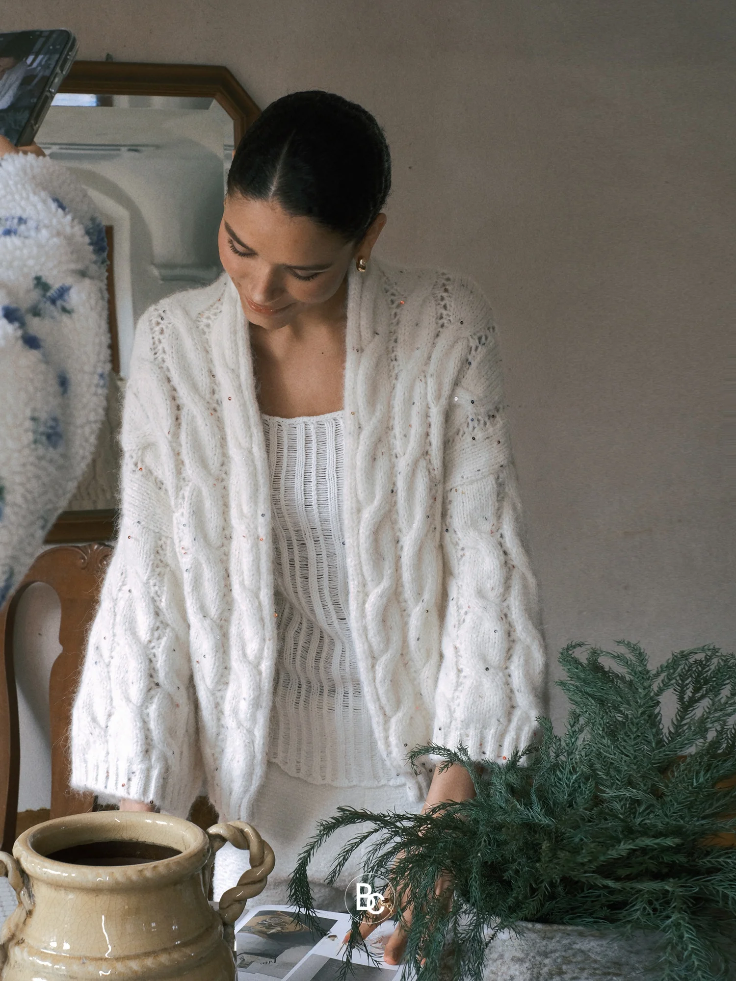 Bettychow Casual Style Shiny Sequin Mixed Alpaca Wool Hollow out Open Cardigan Loose Fit Leisure Sweater Women's Knittedwear
Bettychow Casual Style Shiny Sequin Mixed Alpaca Wool Hollow out Open Cardigan Loose Fit Leisure Sweater Women's Knittedwear