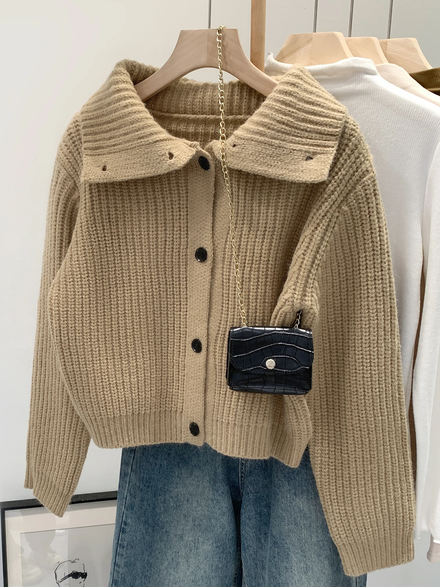 Elegant Long Sleeve Knitted Sweater Coat Women's Fashionable Personality Turn-down Collar Comfortable Soft Korean Style Commute
Elegant Long Sleeve Knitted Sweater Coat Women's Fashionable Personality Turn-down Collar Comfortable Soft Korean Style Commute
