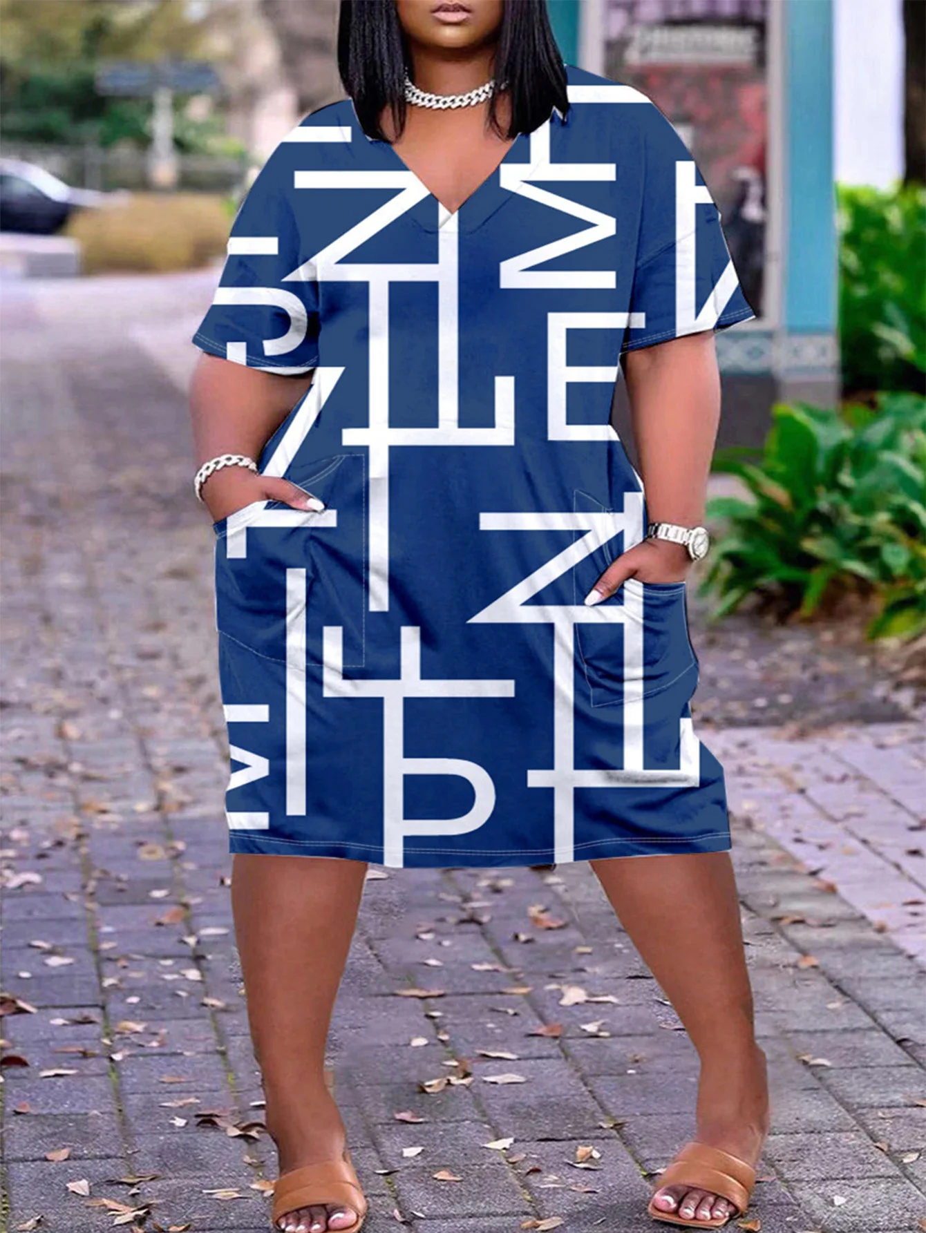 Fashionable slim large size women's geometric letter printed shorts loose and comfortable V-neck dress pencil skirt
Fashionable slim large size women's geometric letter printed shorts loose and comfortable V-neck dress pencil skirt