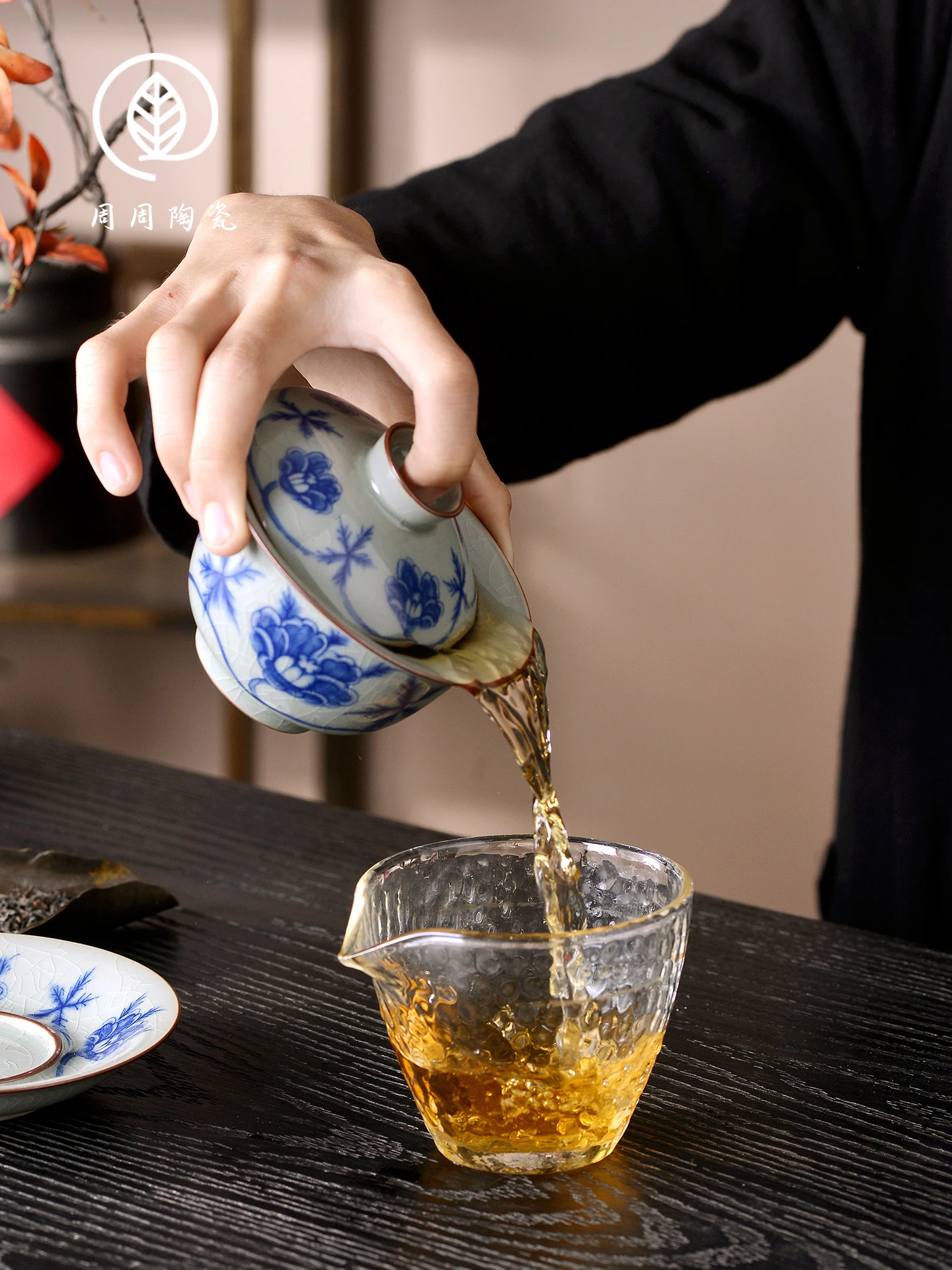 Handmade Jingdezhen Blue and White Old Clay Okra Gaiwan Ceramic Household Tea Brewing Large Bowl Gracked Glaze Supportable
Handmade Jingdezhen Blue and White Old Clay Okra Gaiwan Ceramic Household Tea Brewing Large Bowl Gracked Glaze Supportable
