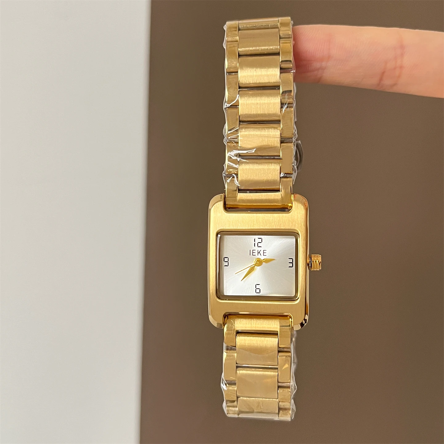 Square-Shaped Steel Band Women'S Watch, Exquisite And Stylish Quartz Wristwatch, Trendy Women'S Watch, Unique Wristwatch.
Square-Shaped Steel Band Women'S Watch, Exquisite And Stylish Quartz Wristwatch, Trendy Women'S Watch, Unique Wristwatch.