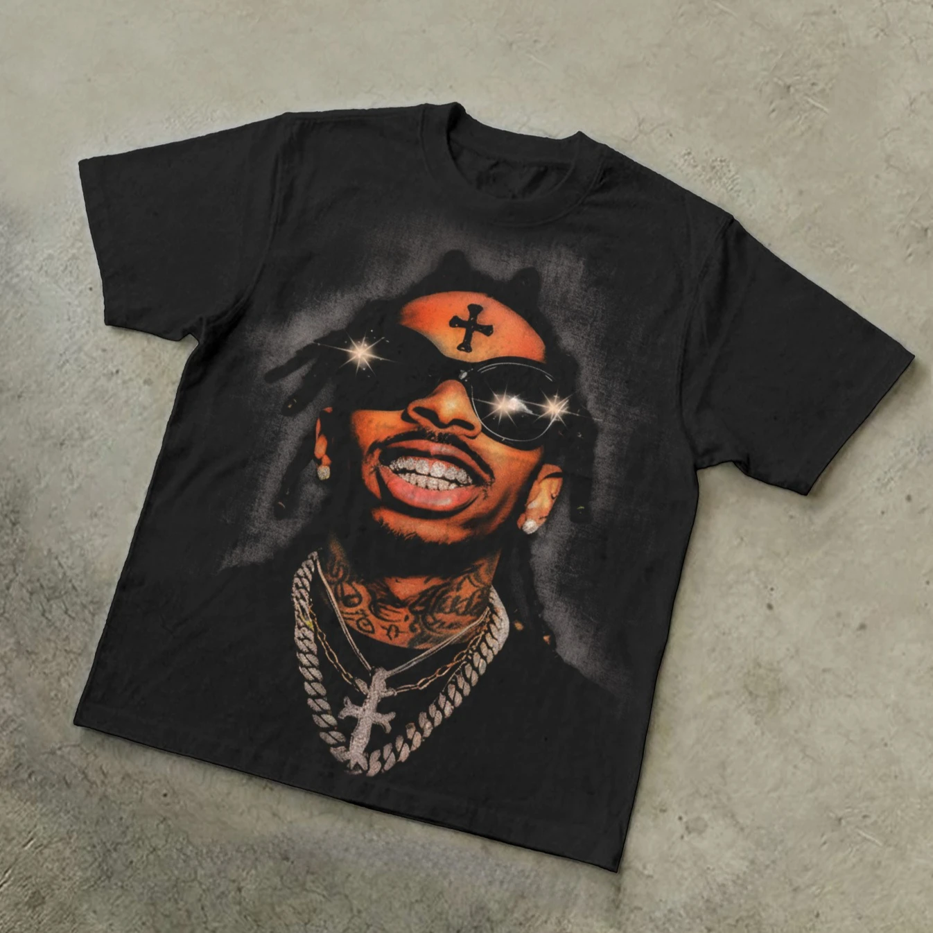 Rich Street Portrait Rap Graphic Cotton Print Casual T-shirt Men Women Street Style Short Sleeved T-Shirt Retro Y2K Harajuku Top
Rich Street Portrait Rap Graphic Cotton Print Casual T-shirt Men Women Street Style Short Sleeved T-Shirt Retro Y2K Harajuku Top