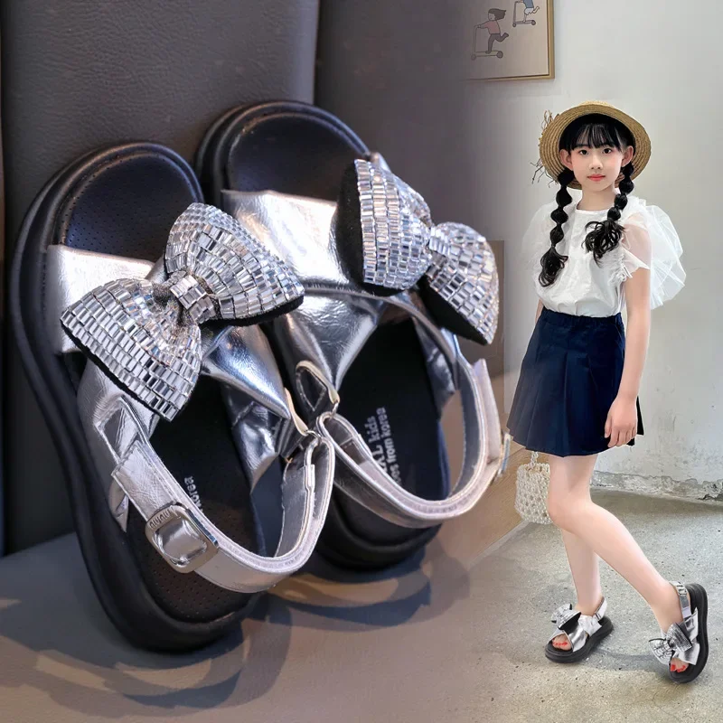 Children's Sandals Fashion Sequins Bow Knot Girls' Princess Shoes 2025 Summer New Soft Bottom Kid's Casual Beach Shoes Silver
Children's Sandals Fashion Sequins Bow Knot Girls' Princess Shoes 2025 Summer New Soft Bottom Kid's Casual Beach Shoes Silver