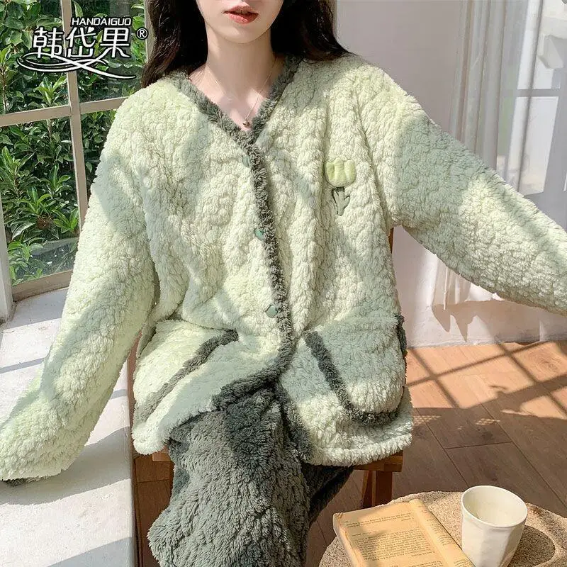 Autumn and Winter Coral Fleece Sleepwear for Women Sexy Pajama Set Large Size Thickened Warmth Home Clothes Setup Ladies
Autumn and Winter Coral Fleece Sleepwear for Women Sexy Pajama Set Large Size Thickened Warmth Home Clothes Setup Ladies