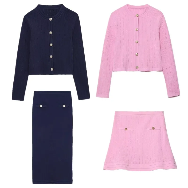 Golden Button Knitted Open Cardigan Outerwear High Waist Skirt Fashion Set for Young Women Autumn New Style Polyester Fa...
Golden Button Knitted Open Cardigan Outerwear High Waist Skirt Fashion Set for Young Women Autumn New Style Polyester Fa...