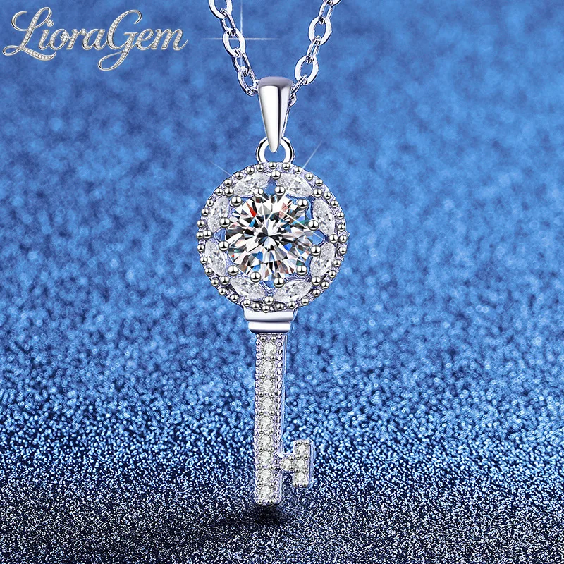 LioraGem Platinum PT950 Classic Key Moissanite Pendant Necklace, Twilight Star Diamond-studded Pendant Simple Clavicle Chain
LioraGem Platinum PT950 Classic Key Moissanite Pendant Necklace, Twilight Star Diamond-studded Pendant Simple Clavicle Chain