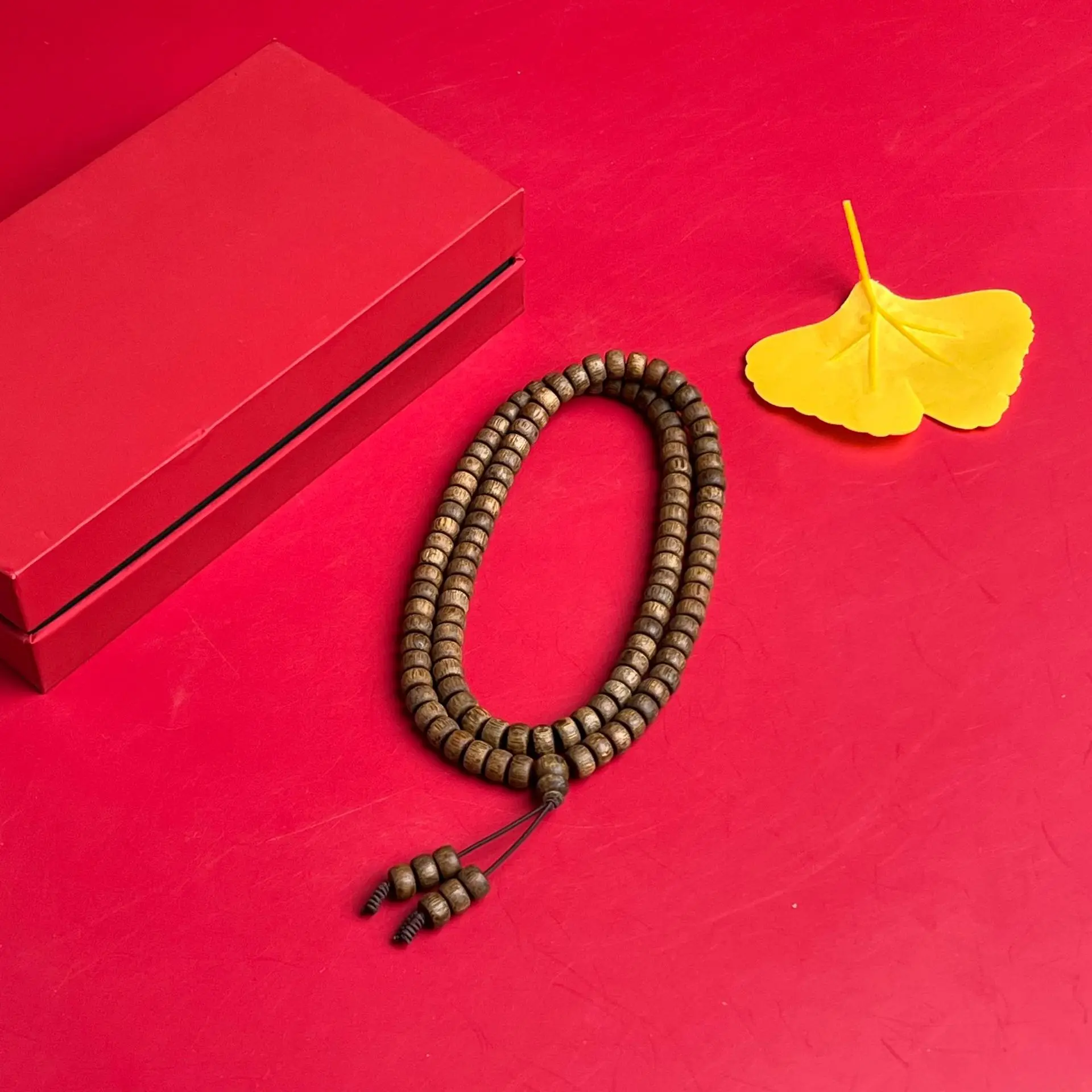 Натуральный браслет Nha Trang из белого агарового дерева 0,8, тонущие бусины счеты, страшный старый материал, унисекс, коллекционные украшения
Натуральный браслет Nha Trang из белого агарового дерева 0,8, тонущие бусины счеты, страшный старый материал, унисекс, коллекционные украшения