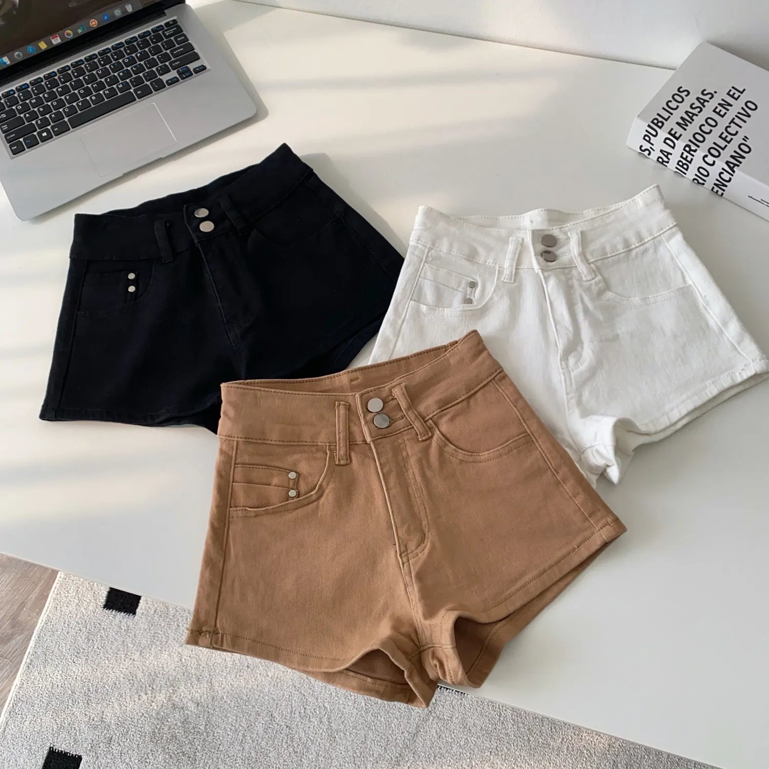 Vintage High Waist Denim Shorts for Women Korean Style Fashion Versatile Solid Color Hot Pants Summer Slimming Female Shorts
Vintage High Waist Denim Shorts for Women Korean Style Fashion Versatile Solid Color Hot Pants Summer Slimming Female Shorts