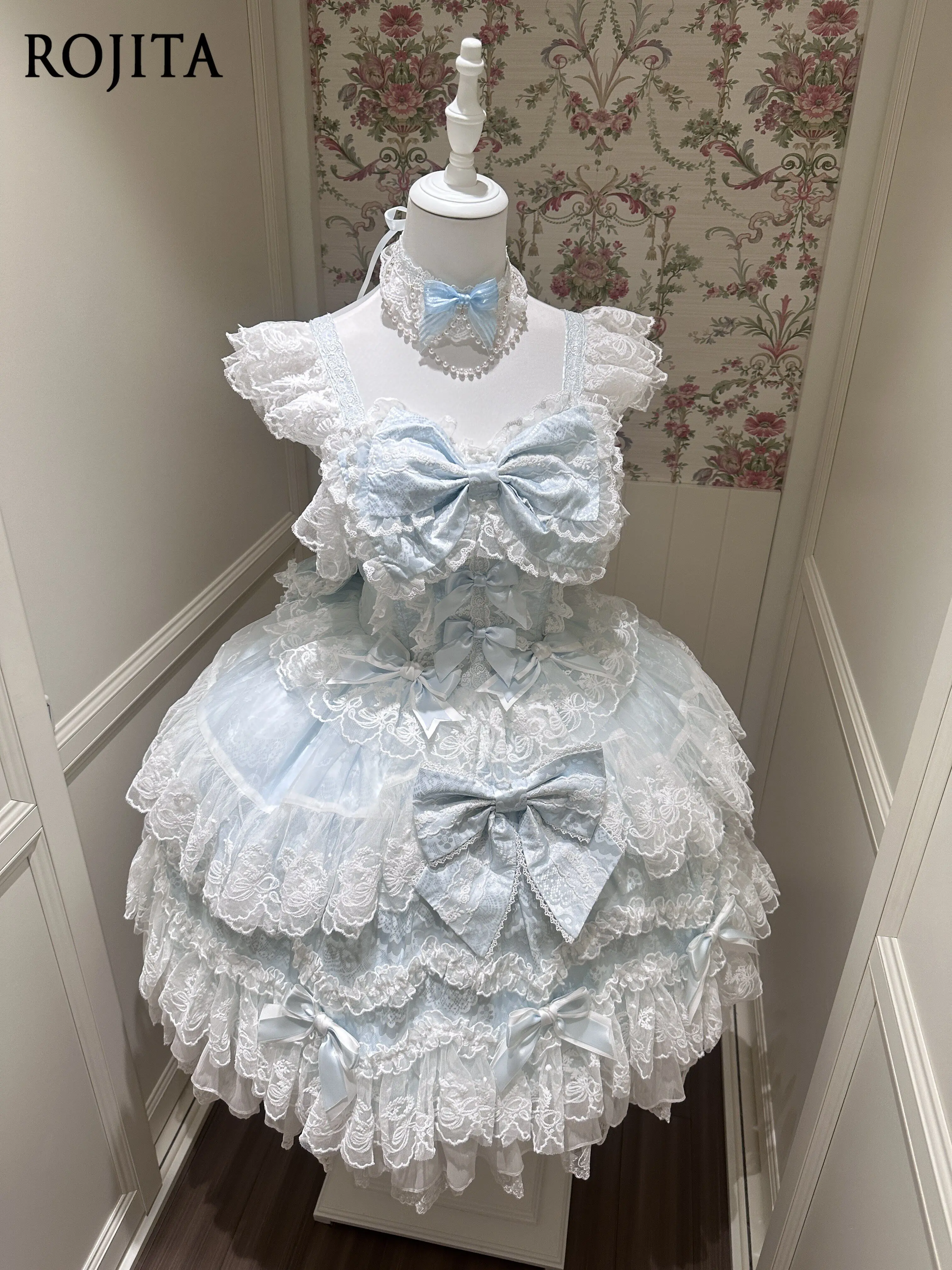 Women's Sweet Classic Lolita JSK Dress Multi-Layer Lace Ruffle Satin Bow Spaghetti Strap Tiered Cake Dress Kawaii Party Dress
Women's Sweet Classic Lolita JSK Dress Multi-Layer Lace Ruffle Satin Bow Spaghetti Strap Tiered Cake Dress Kawaii Party Dress