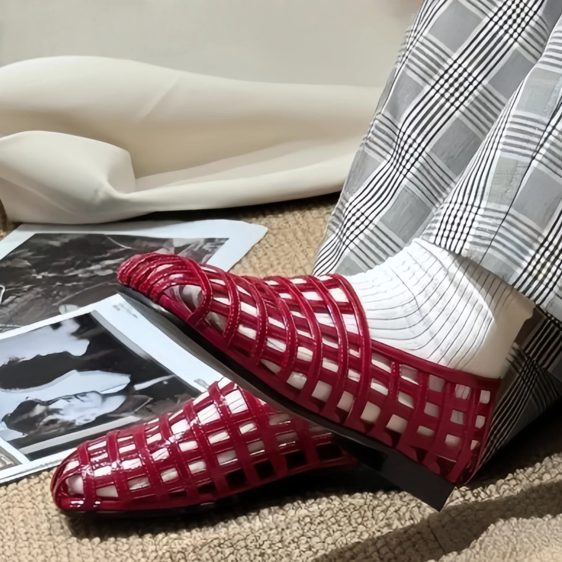 Openwork Mesh Flat Shoes Breathable Hole Sandals One Foot Sandals Mary Jane Square Toe Single Shoes Simple Spring Outing Shoes
Openwork Mesh Flat Shoes Breathable Hole Sandals One Foot Sandals Mary Jane Square Toe Single Shoes Simple Spring Outing Shoes