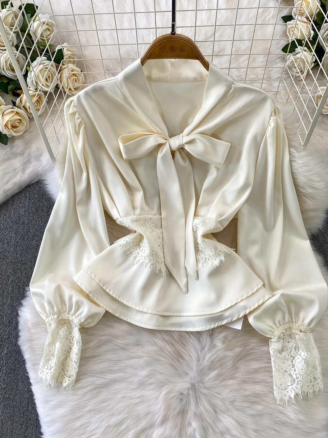 Elegant Knot V-neck Lace Trim Waist-cinching Blouse for Women Summer Luxury Style Ruffle Hem Top Korean Commute Sty...
Elegant Knot V-neck Lace Trim Waist-cinching Blouse for Women Summer Luxury Style Ruffle Hem Top Korean Commute Sty...