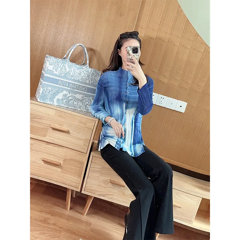 Single-breasted Colourblocked Round Neck Long-sleeved Pleated Women's Blouse Miyake 2025 Summer New Fashion Versatile Shirt
Single-breasted Colourblocked Round Neck Long-sleeved Pleated Women's Blouse Miyake 2025 Summer New Fashion Versatile Shirt