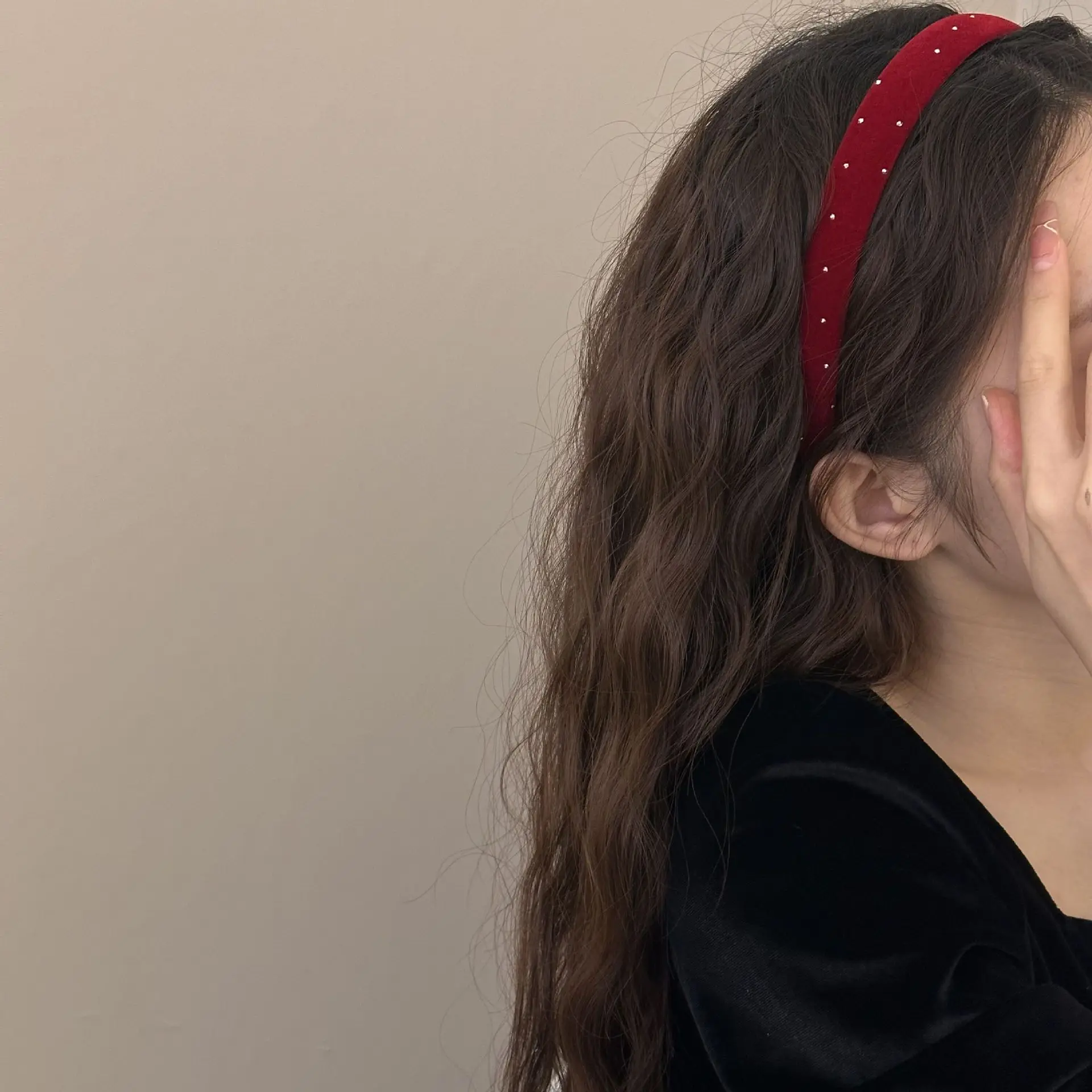 1pc European and American Red Black Velvet Headband Women Girls Hair Bands Elegant Hairband for Holiday Party Hair Accessories
1pc European and American Red Black Velvet Headband Women Girls Hair Bands Elegant Hairband for Holiday Party Hair Accessories