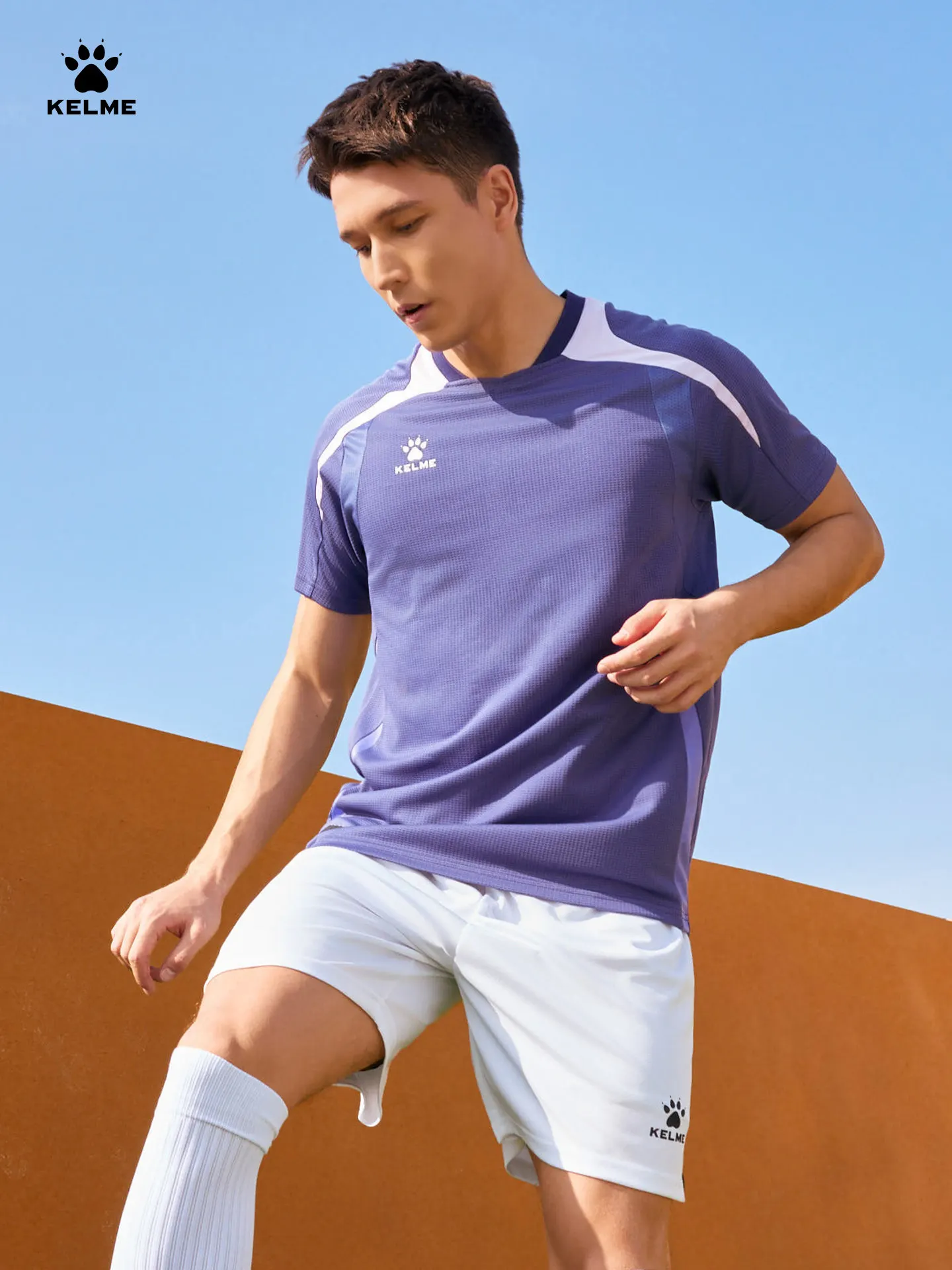 Мужская футбольная футболка Kelme с коротким рукавом, дышащая спортивная футболка, быстросохнущая тренировочная одежда, летняя одежда для матчей на открытом воздухе
Мужская футбольная футболка Kelme с коротким рукавом, дышащая спортивная футболка, быстросохнущая тренировочная одежда, летняя одежда для матчей на открытом воздухе