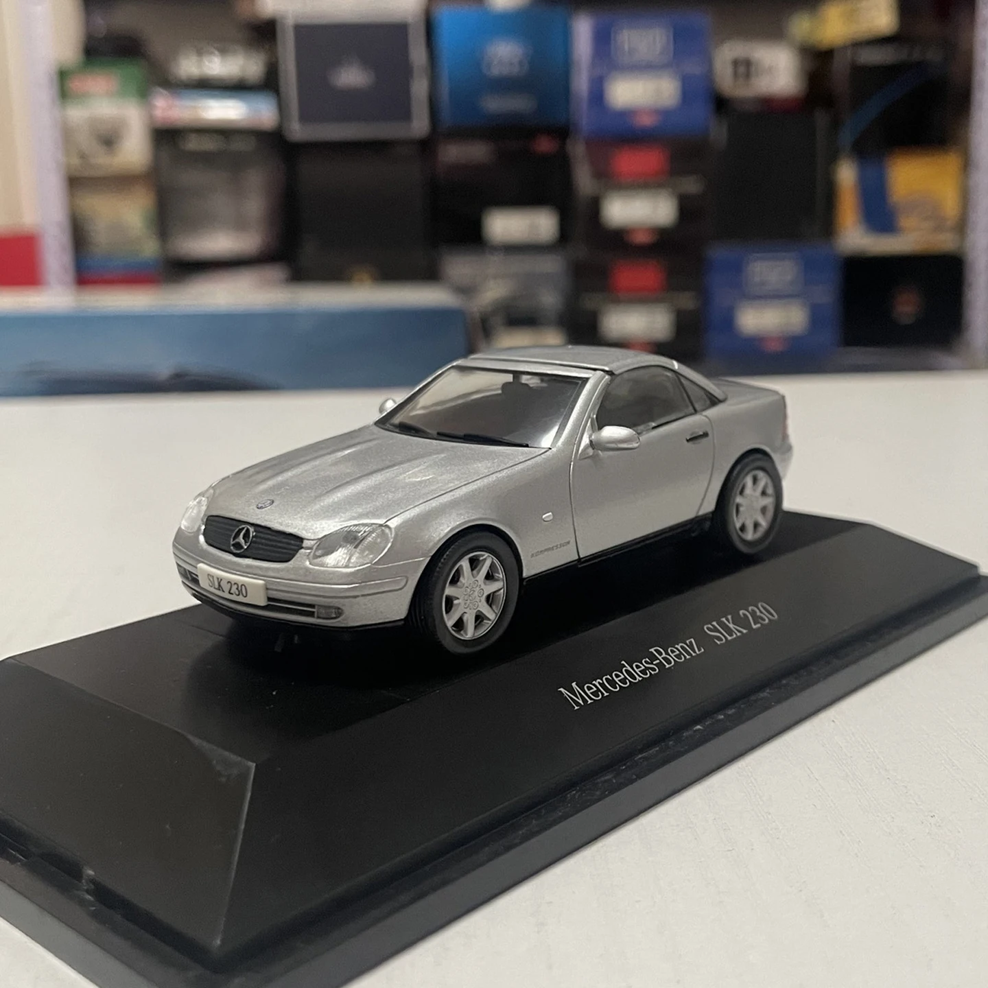 Herpa 1:43 Scale Diecast Alloy Benz SLK230 R170 Roadster Toys Cars Model Classics Nostalgia Adult Gifts Souvenir Static Display
Herpa 1:43 Scale Diecast Alloy Benz SLK230 R170 Roadster Toys Cars Model Classics Nostalgia Adult Gifts Souvenir Static Display