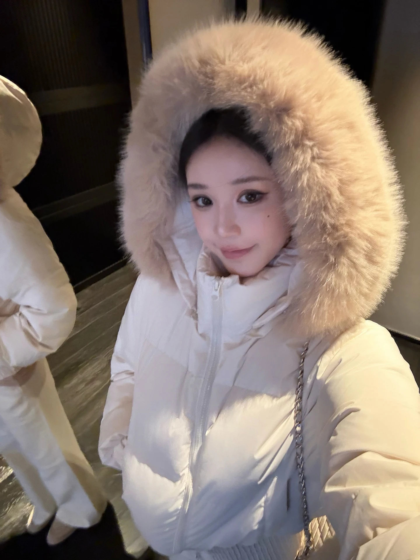 Женская утепленная куртка BULENG с капюшоном, белая, на пуху, короткая, теплая, в корейском стиле, свободного кроя, осенне-зимняя верхняя одежда
Женская утепленная куртка BULENG с капюшоном, белая, на пуху, короткая, теплая, в корейском стиле, свободного кроя, осенне-зимняя верхняя одежда