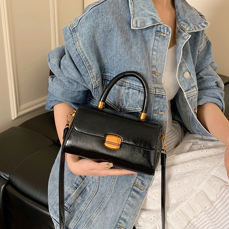 ITAMOOD Genuine Leather Women's Bag Luxury Branded Women's Handbag Fashionable and Versatile Crossbody Bag With Scarf Decor
ITAMOOD Genuine Leather Women's Bag Luxury Branded Women's Handbag Fashionable and Versatile Crossbody Bag With Scarf Decor