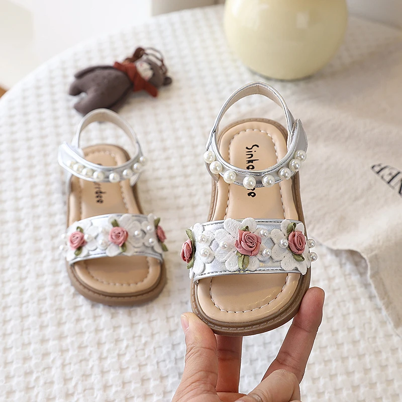 Summer Toddler Girls Open Toe Sandals Flower Pearl Hook Loop Non-Slip Soft Sole for Party Wedding Beach Daily Outdoor Wear
Summer Toddler Girls Open Toe Sandals Flower Pearl Hook Loop Non-Slip Soft Sole for Party Wedding Beach Daily Outdoor Wear
