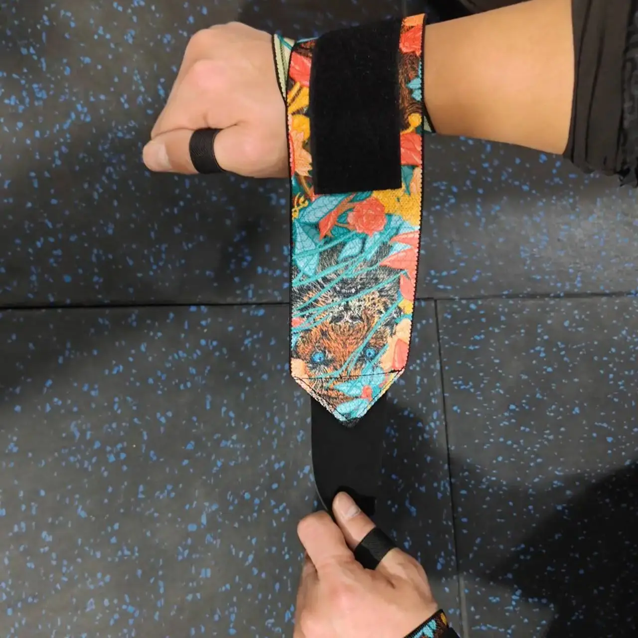 Подъемные ремни для тяжелой атлетики Подъемные ремни на запястьяхСрежный погрузчик Бодибилдинг Пауэрлифтинг Силовые тренировки Тренировки Тренажерный зал
Подъемные ремни для тяжелой атлетики Подъемные ремни на запястьяхСрежный погрузчик Бодибилдинг Пауэрлифтинг Силовые тренировки Тренировки Тренажерный зал