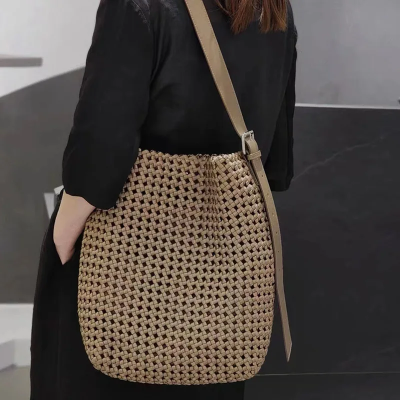 2025 Luxury Hollow Out Woven Large Capacity Tote Bag Brand Women Rope-woven Top Handbag Adjustable Strap Shoulder Underarm Bag
2025 Luxury Hollow Out Woven Large Capacity Tote Bag Brand Women Rope-woven Top Handbag Adjustable Strap Shoulder Underarm Bag