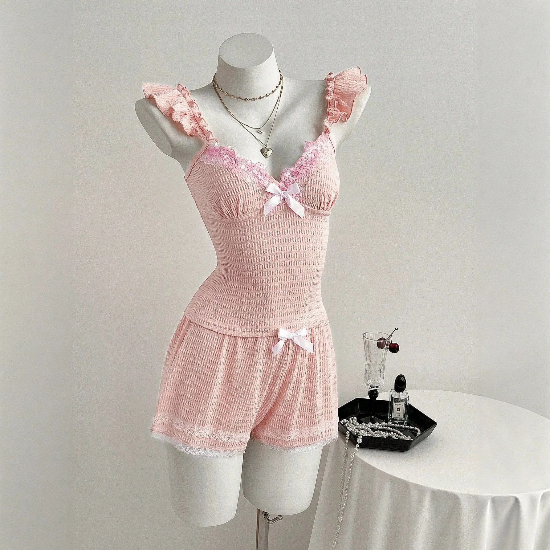 Summer New Knot Splicing Lace Texture Women's Suspenders Vest Shorts Set Sweet Style mid Waist Cotton Hanmasha
Summer New Knot Splicing Lace Texture Women's Suspenders Vest Shorts Set Sweet Style mid Waist Cotton Hanmasha