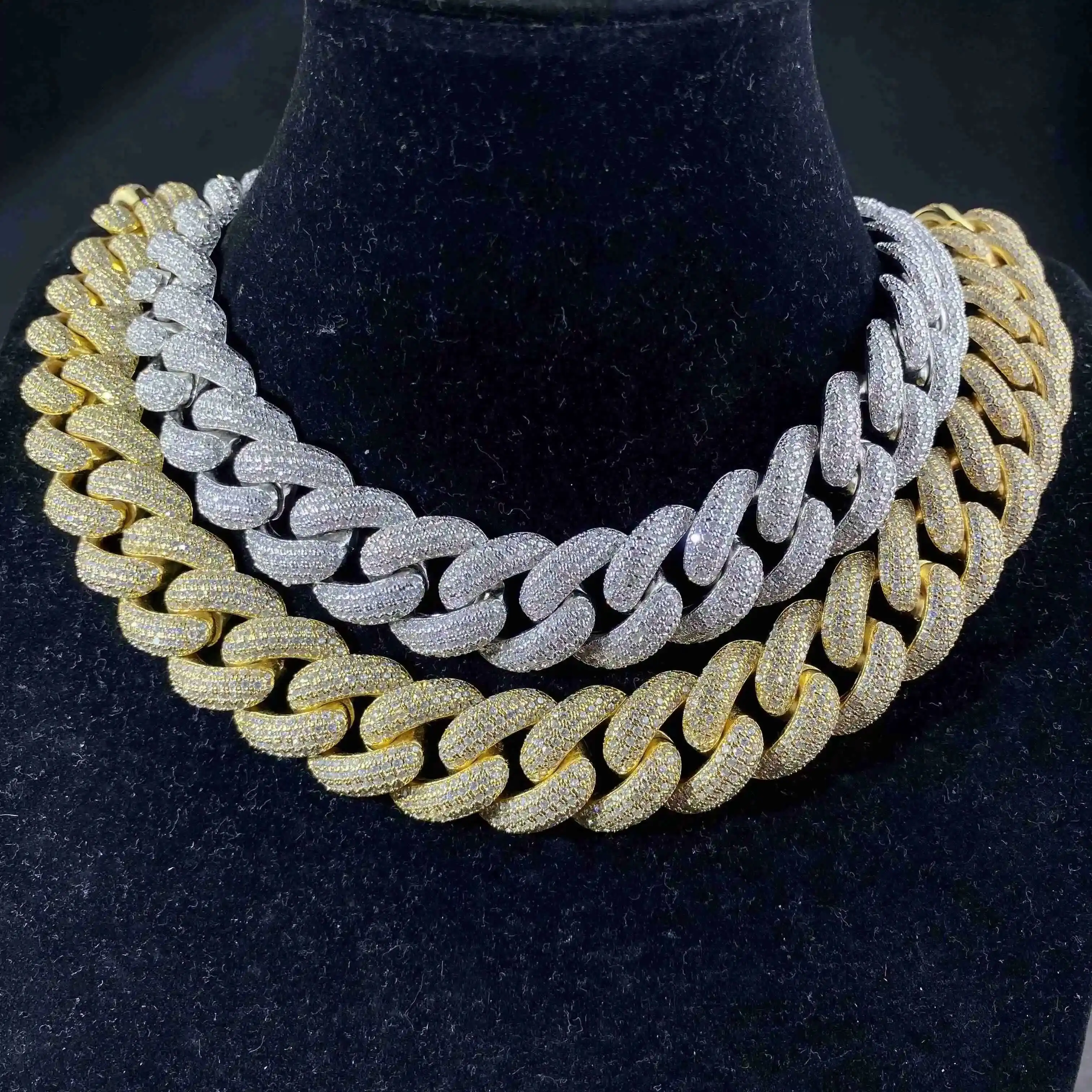 Wholesale Luxury Fashion Jewelry Iced Out Hip Hop Heavy 4 Rows Miami Cuban Link Chain Necklaces
Wholesale Luxury Fashion Jewelry Iced Out Hip Hop Heavy 4 Rows Miami Cuban Link Chain Necklaces