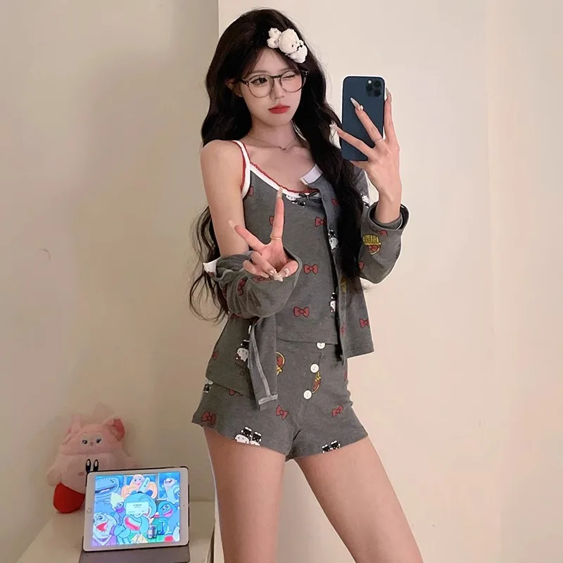 New Hello Kitty pajamas summer ice silk suspenders three-piece casual and comfortable women's Sanrio Hello Kitty loungewear
New Hello Kitty pajamas summer ice silk suspenders three-piece casual and comfortable women's Sanrio Hello Kitty loungewear