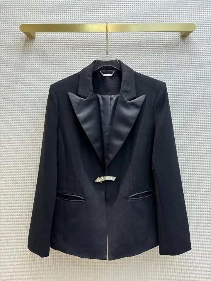 2024 Spring Autumn Luxury New Women High Quality Black Shoulder Pads Blazer Female Chic Coat
2024 Spring Autumn Luxury New Women High Quality Black Shoulder Pads Blazer Female Chic Coat
