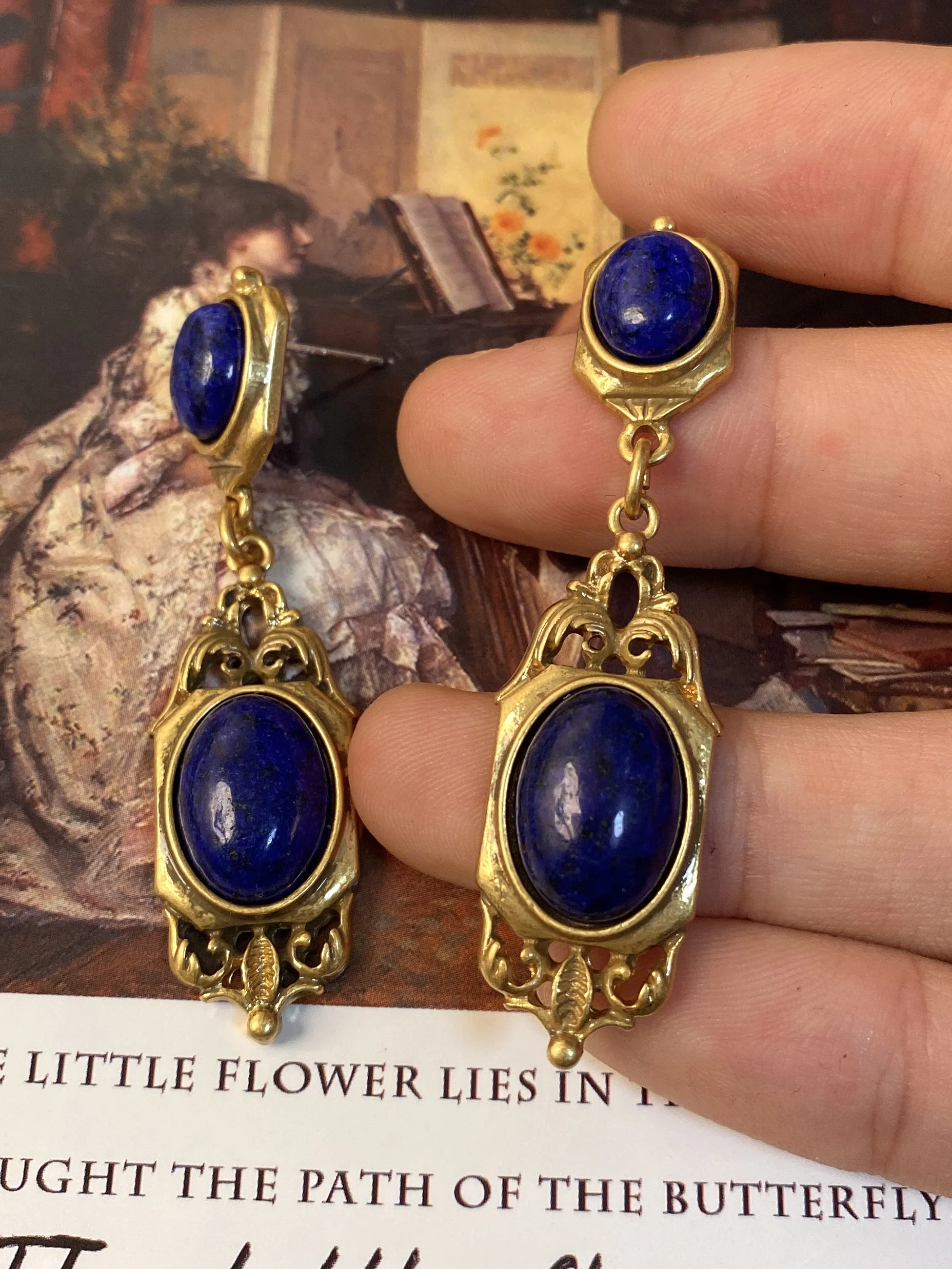 Natural lapis lazuli stud earrings women's French blue classic gorgeous long jewelry
Natural lapis lazuli stud earrings women's French blue classic gorgeous long jewelry