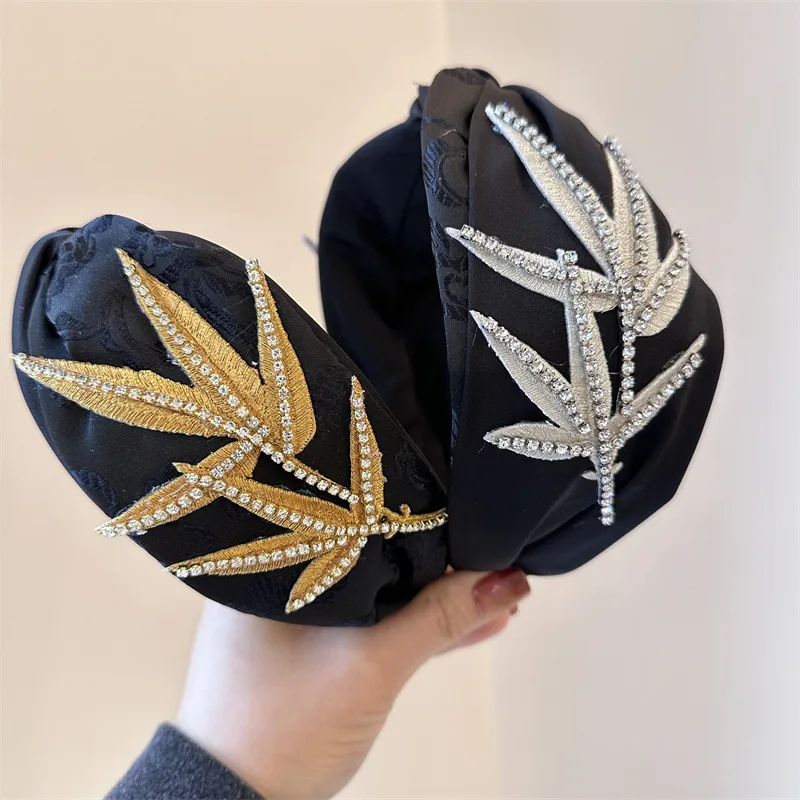 2025 Luxury Fashionable Elegant Retro Baroque Jeweled Rhinestone Crystal Maple Leaves Knot Hairband High Quality Women Headwear
2025 Luxury Fashionable Elegant Retro Baroque Jeweled Rhinestone Crystal Maple Leaves Knot Hairband High Quality Women Headwear