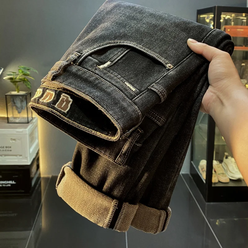 Высококачественные фланелевые утолщенные мягкие и теплые мужские джинсы, новые зимние модные брендовые облегающие брюки с маленькими штанинами
Высококачественные фланелевые утолщенные мягкие и теплые мужские джинсы, новые зимние модные брендовые облегающие брюки с маленькими штанинами