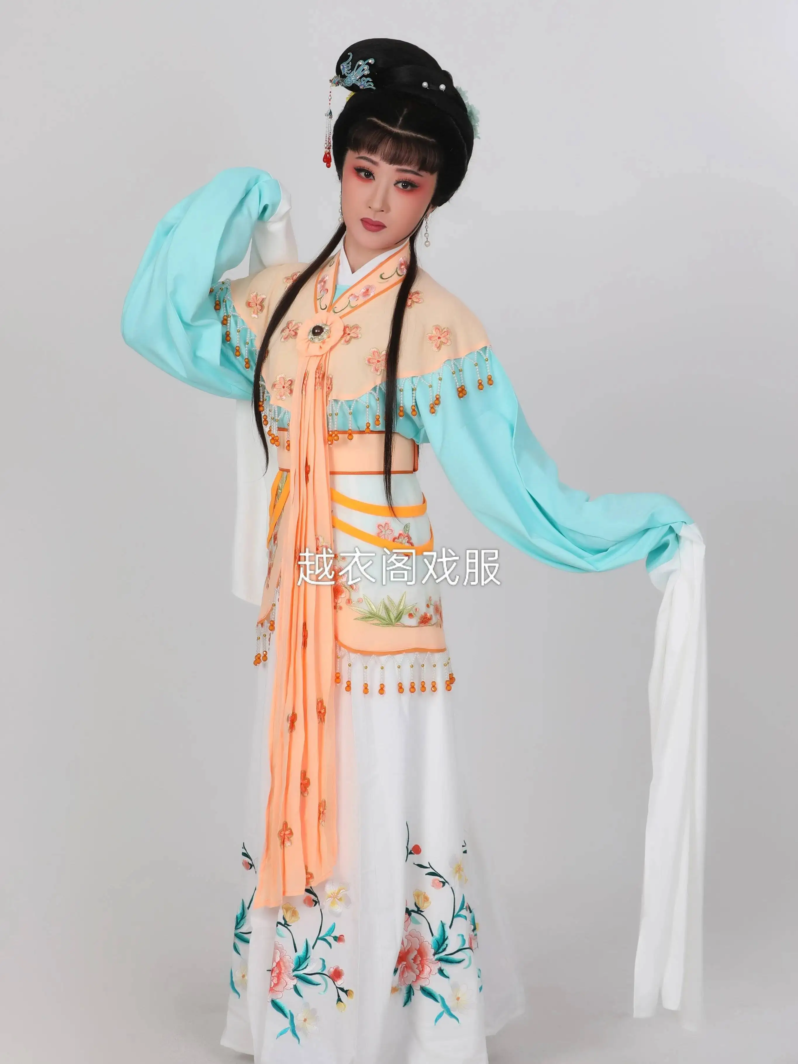Traditional Chinese Yue Opera Costume Embroidered Water Sleeve Dress Cosplay Outfit for Stage Performance
Traditional Chinese Yue Opera Costume Embroidered Water Sleeve Dress Cosplay Outfit for Stage Performance