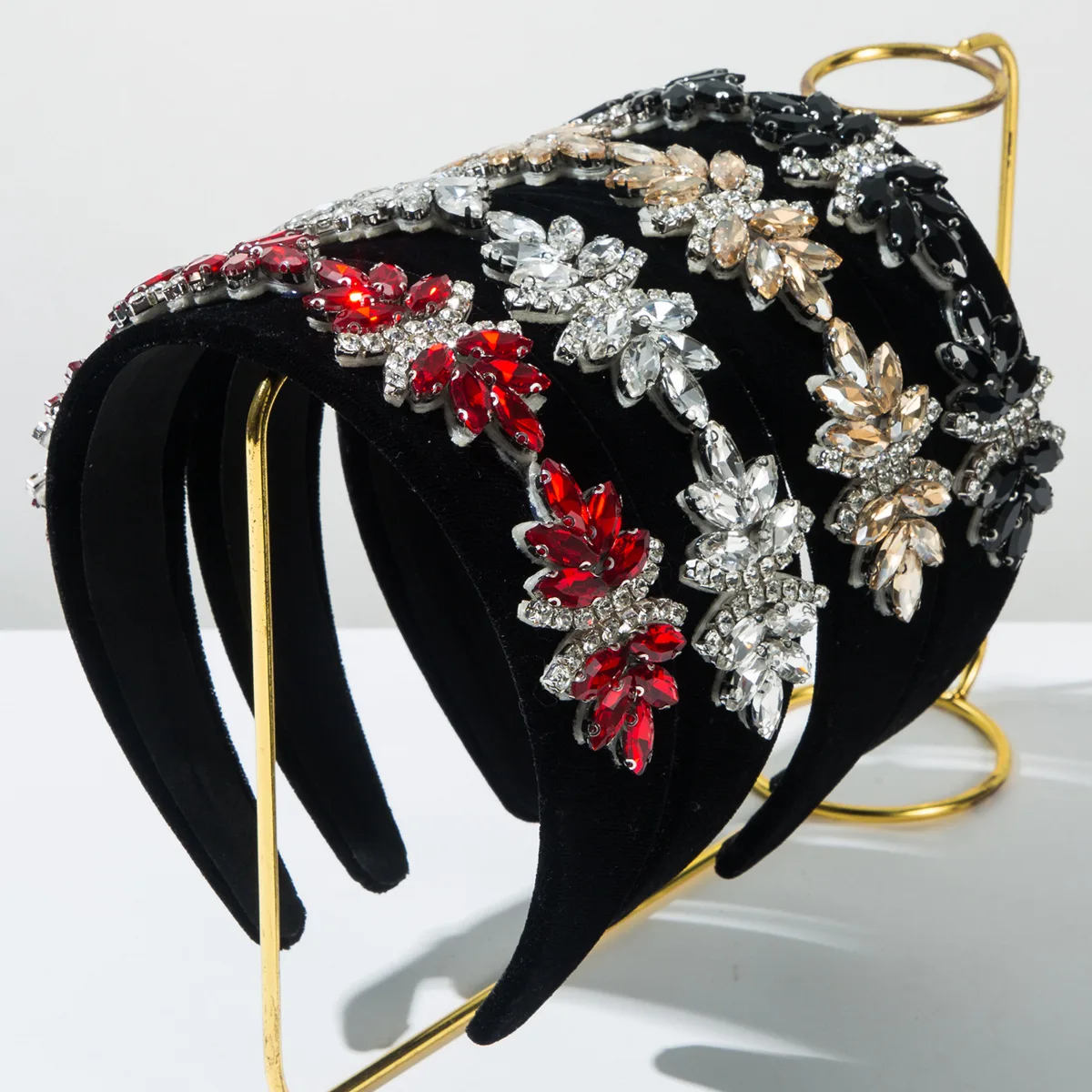 Korean Retro Velvet Inlaid Diamond Baroque Full Diamond Flower Headband Light Luxury Elegant Hair Accessory for Women
Korean Retro Velvet Inlaid Diamond Baroque Full Diamond Flower Headband Light Luxury Elegant Hair Accessory for Women