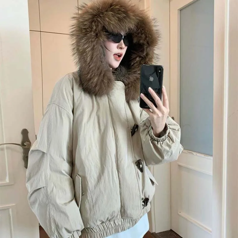 Куртка-парка с американским меховым воротником, зимняя женская свободная повседневная куртка с капюшоном, женская корейская утолщенная теплая куртка на хлопковой подкладке, новинка
Куртка-парка с американским меховым воротником, зимняя женская свободная повседневная куртка с капюшоном, женская корейская утолщенная теплая куртка на хлопковой подкладке, новинка