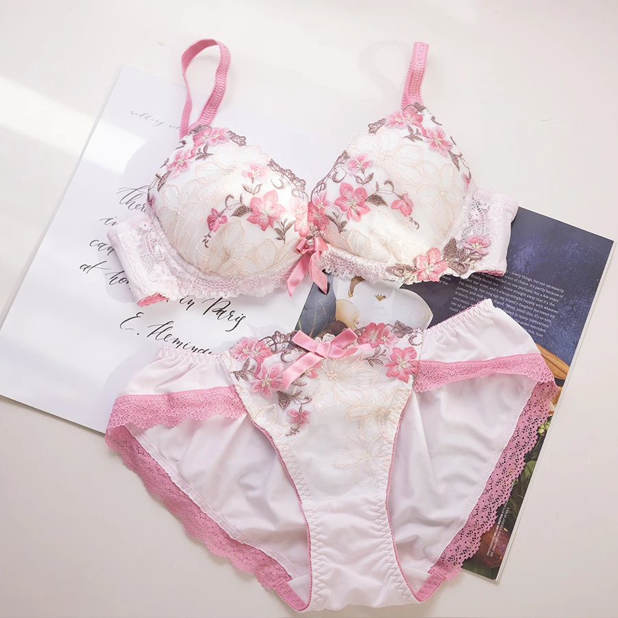 Sweet cute teenage girls lingerie embroidered flowers bra comfortable and breathable underwear panties underwear sets female
Sweet cute teenage girls lingerie embroidered flowers bra comfortable and breathable underwear panties underwear sets female