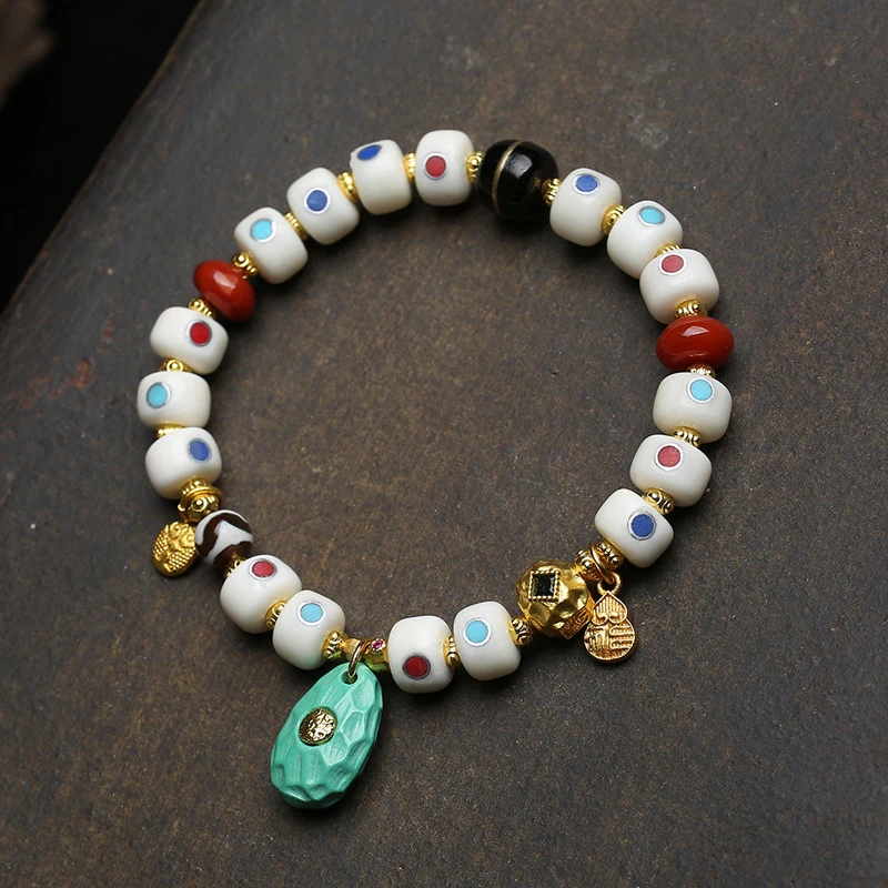 Old silver bracelet with deer bone and multi-gemstone inlay, single-loop agate, dzi bead, turquoise, coconut accessories
Old silver bracelet with deer bone and multi-gemstone inlay, single-loop agate, dzi bead, turquoise, coconut accessories