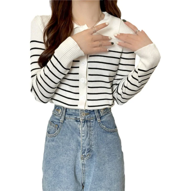 Striped Lapel Knitted Cardigan for woman Single Row Button Pullover Spring and Autumn 2024 Short Long Sleeve Blouse
Striped Lapel Knitted Cardigan for woman Single Row Button Pullover Spring and Autumn 2024 Short Long Sleeve Blouse