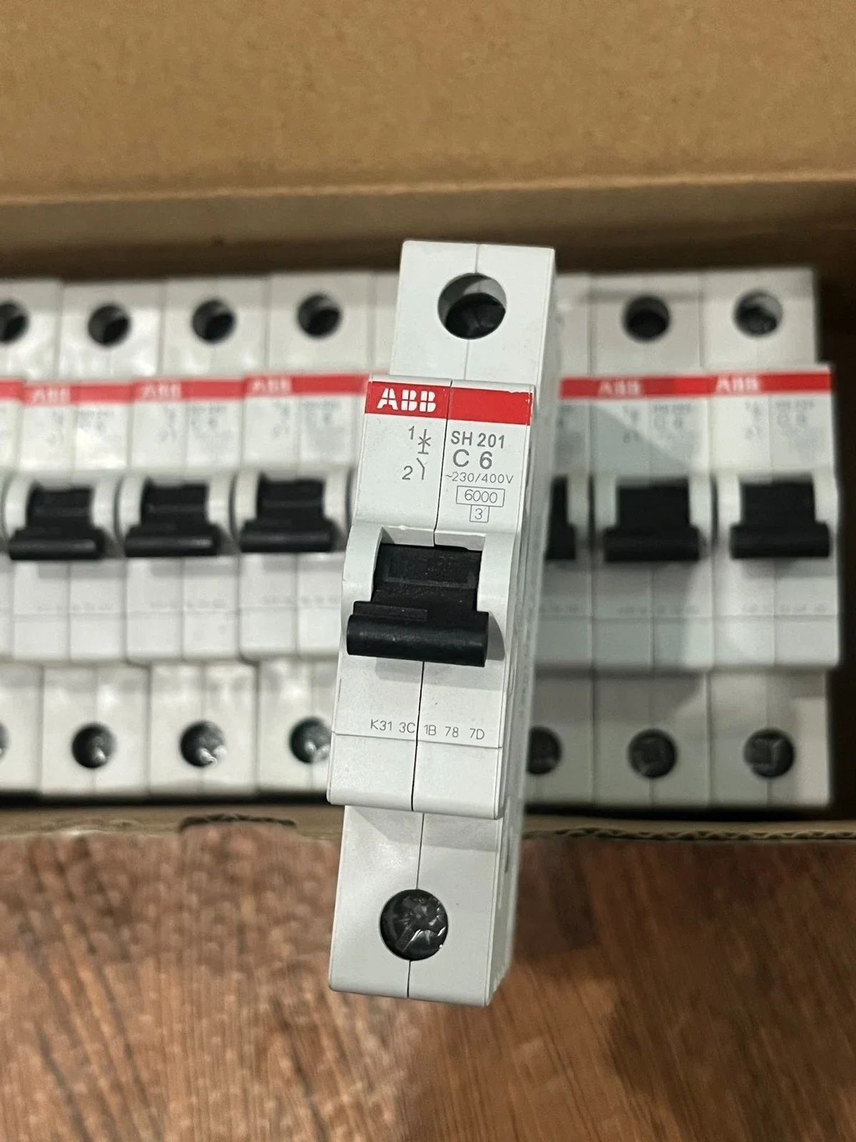 12 pcs 10103964 SH201-C6 2CDS211001R0064 Miniature Circuit Breaker - 1P - C - 6 A
12 pcs 10103964 SH201-C6 2CDS211001R0064 Miniature Circuit Breaker - 1P - C - 6 A