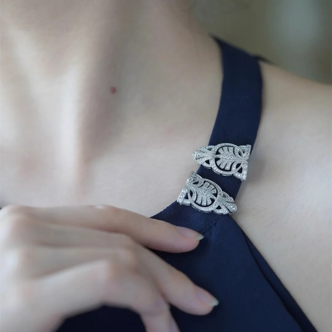 Серебро 925, позолоченная клипса в стиле арт-деко, манжета с воротником, новая брошь
Серебро 925, позолоченная клипса в стиле арт-деко, манжета с воротником, новая брошь