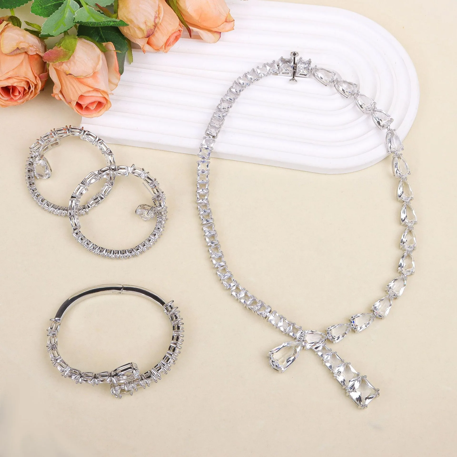 AY Luxury Fashion Elegance AAA Zirconia Geometric Necklace Earring Bracelet Bangle For Women Lady Wedding Party Jewelry Set
AY Luxury Fashion Elegance AAA Zirconia Geometric Necklace Earring Bracelet Bangle For Women Lady Wedding Party Jewelry Set
