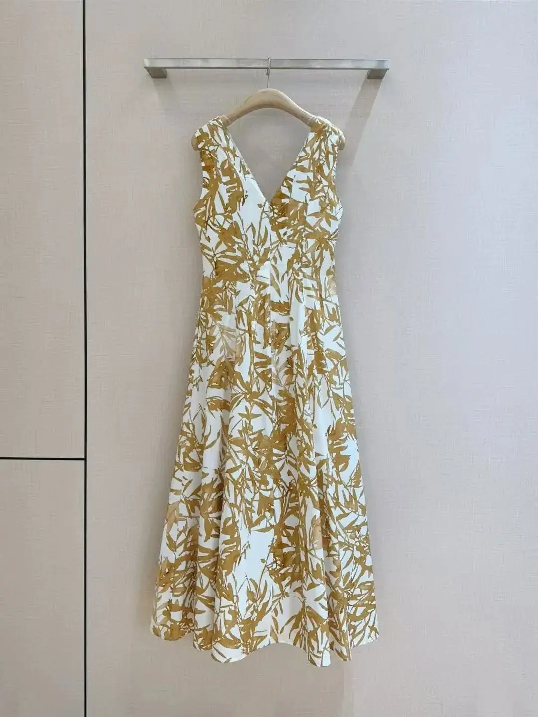 2025 Spring/Summer New Product V-neck Elegant Lines Wrinkle Positioning Printed Dress Splicing Waist Concealed Zipper Pocket Bre
2025 Spring/Summer New Product V-neck Elegant Lines Wrinkle Positioning Printed Dress Splicing Waist Concealed Zipper Pocket Bre