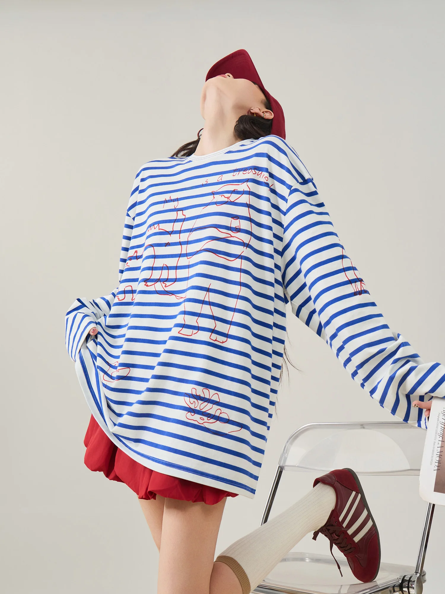 Свободная женская футболка с длинным рукавом, новинка весенней коллекции, с принтом, в полоску, базовая, повседневная, модная, из полиэфирного волокна
Свободная женская футболка с длинным рукавом, новинка весенней коллекции, с принтом, в полоску, базовая, повседневная, модная, из полиэфирного волокна