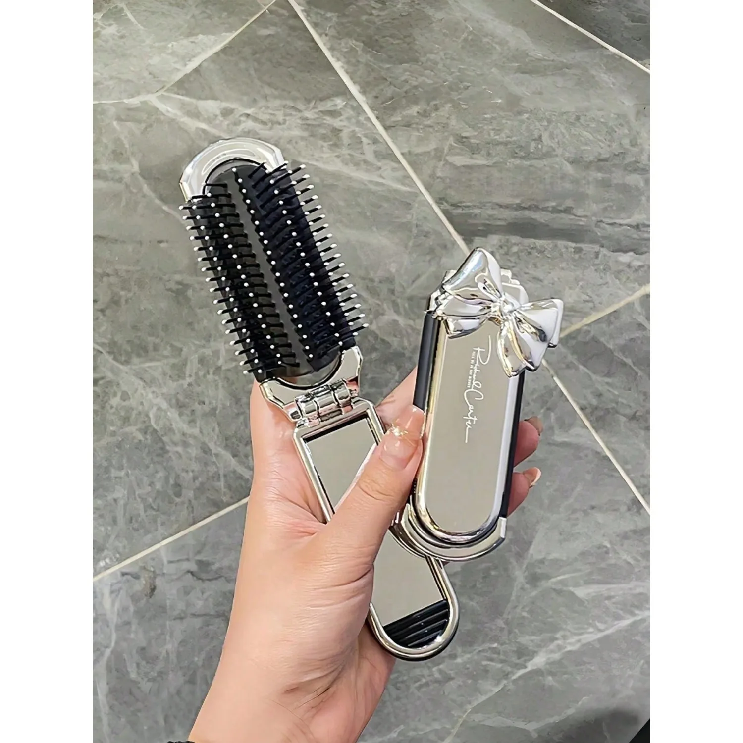 1pc Foldable Comb With Pink Bow Tie And Makeup Mirror, Mini Comb, Portable Air Cushion Comb, Suitable For Daily Travel, Valentine's Day Gift, Hair Styling Tool, Hair Accessory, School, Hair Salon, Essential Beauty Item, Back To School
1pc Foldable Comb With Pink Bow Tie And Makeup Mirror, Mini Comb, Portable Air Cushion Comb, Suitable For Daily Travel, Valentine's Day Gift, Hair Styling Tool, Hair Accessory, School, Hair Salon, Essential Beauty Item, Back To School